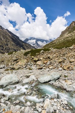 Yürüyüş parkurundan Valgaudemar Vadisi 'ndeki Refuge de Chabourneou' ya kadar...