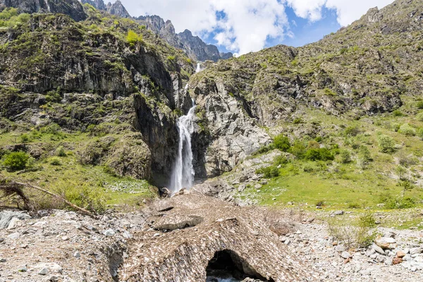 stock image Casset waterfall in the Valgaudemar Valley in spring, when the snow melts