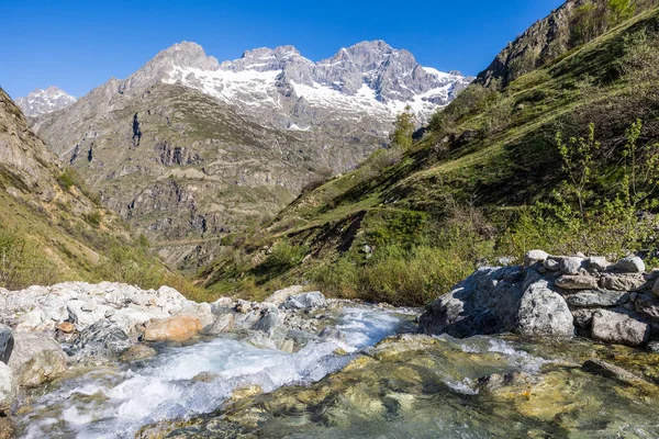 Yürüyüş parkurundan Valgaudemar Vadisi 'ndeki Refuge de Chabourneou' ya kadar...
