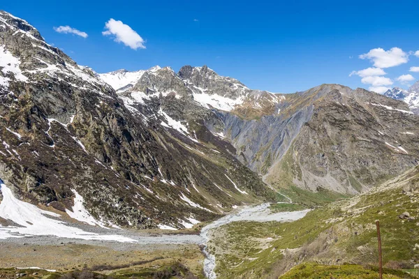 stock image Landscape from the hiking trail to the Refuge de Chabourneou in the Valgaudemar Valley