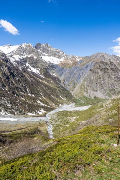 stock image Landscape from the hiking trail to the Refuge de Chabourneou in the Valgaudemar Valley