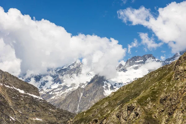 stock image Landscape from the hiking trail to the Refuge de Chabourneou in the Valgaudemar Valley