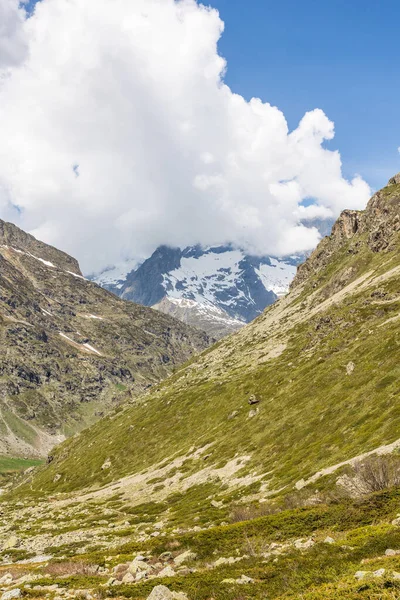 stock image Landscape from the hiking trail to the Refuge de Chabourneou in the Valgaudemar Valley