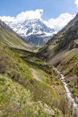 Yürüyüş parkurundan Valgaudemar Vadisi 'ndeki Refuge de Chabourneou' ya kadar...