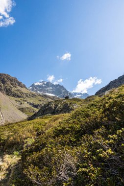 Refuge de Chabourneou, Valgaudemar Vadisi 'ndeki Massif des Ecrins yamaçlarında.