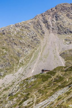 Bahar ayında Valgaudemar Vadisi 'nde Sirac eteklerinde 2020 m yükseklikte Chabourneou' nun sığınağı.