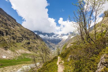 Gioberney Sirki 'nin yürüyüş parkurlarından Valgaudemar Vadisi' ndeki Refuge de Chabourneou 'ya bakın.