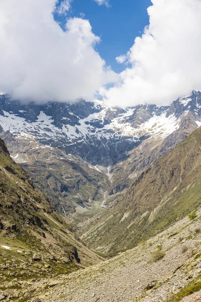 Yürüyüş parkurundan Valgaudemar Vadisi 'ndeki Refuge de Chabourneou' ya kadar...