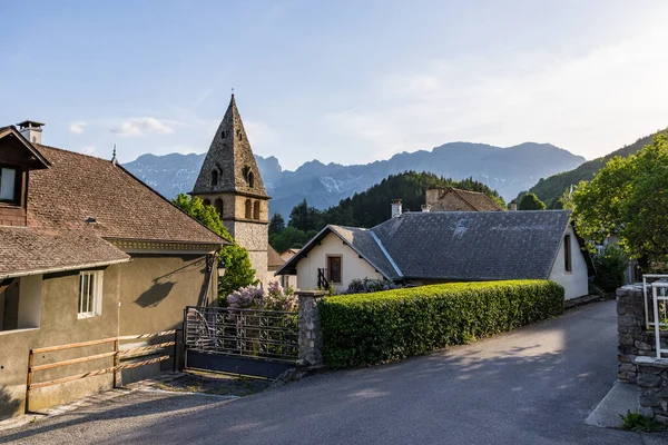 Valgaudemar Vadisi 'ndeki Saint-Firmin Kilisesi' nin çan kulesi.