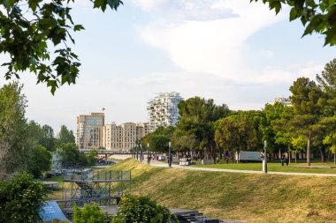 Montpellier Lez Nehri kıyısında FISE 2022 için hazırlıklar