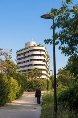 Montpellier, Port-Marianne bölgesinde Bassin Jacques Coeur çevresindeki şehir manzarası