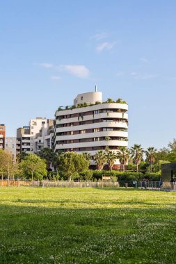 Montpellier, Port-Marianne bölgesinde Bassin Jacques Coeur çevresindeki şehir manzarası