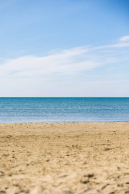 Baharda Montpellier yakınlarındaki Carnon 'daki Petit Travers plajının kumulları.