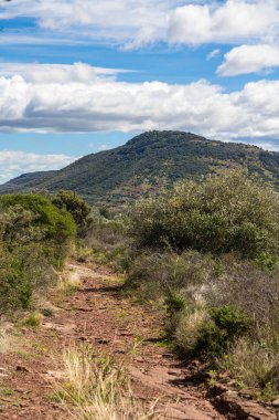 Mont Cerebou, Salagou Gölü 'nün kuzeyi, Cayroux platosundan.