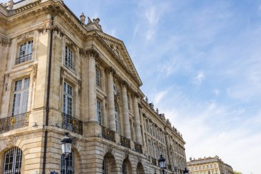 Bourse Meydanı çevresindeki binalar