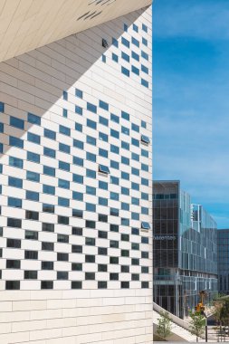 La Meca (yaratıcı ekonomi ve kültür evi) Danimarkalı mimar Bjarke Ingels tarafından tasarlandı ve Bordeaux 'daki Quai de Paludate' de yer aldı.