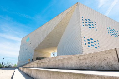 La Meca (yaratıcı ekonomi ve kültür evi) Danimarkalı mimar Bjarke Ingels tarafından tasarlandı ve Bordeaux 'daki Quai de Paludate' de yer aldı.