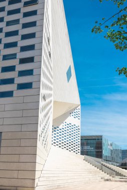 La Meca (yaratıcı ekonomi ve kültür evi) Danimarkalı mimar Bjarke Ingels tarafından tasarlandı ve Bordeaux 'daki Quai de Paludate' de yer aldı.