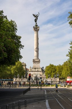 Bordeaux 'daki Quinconces Meydanı' ndaki Girondins Anıtı 'na Genel Bakış