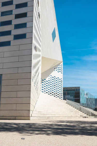 La Meca (yaratıcı ekonomi ve kültür evi) Danimarkalı mimar Bjarke Ingels tarafından tasarlandı ve Bordeaux 'daki Quai de Paludate' de yer aldı.