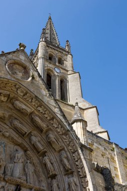 Saint-Emilion Kilisesi 'nin çan kulesi.