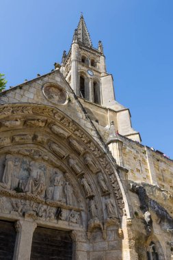 Saint-Emilion Kilisesi 'nin çan kulesi.