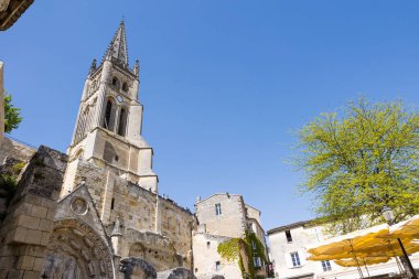 Saint-Emilion Kilisesi 'nin çan kulesi.