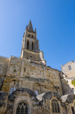 Saint-Emilion Kilisesi 'nin çan kulesi.