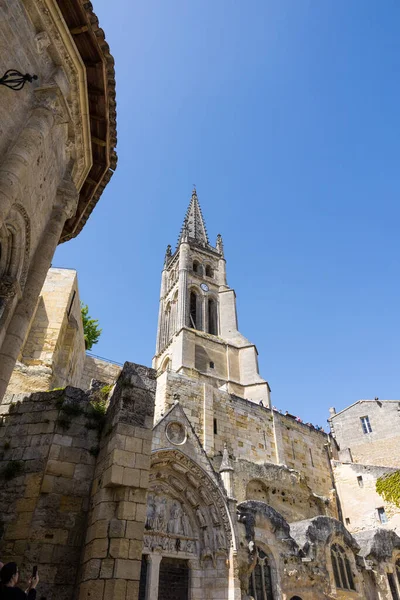 stock image Bell tower of the monolithic Church of Saint-Emilion overlooking the town