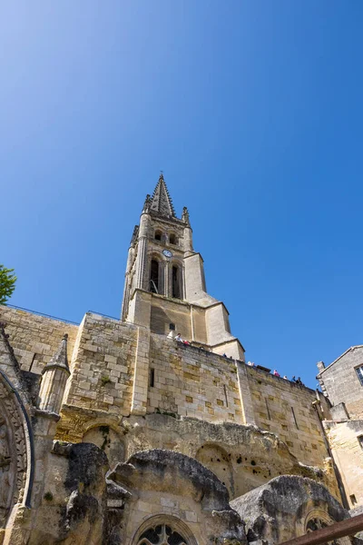 stock image Bell tower of the monolithic Church of Saint-Emilion overlooking the town