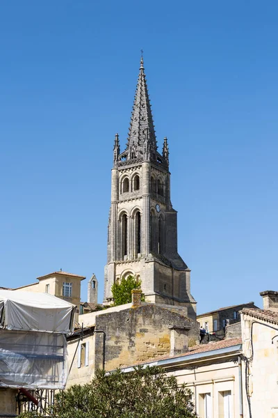 圣埃米利翁大教堂钟楼俯瞰全城 — 图库照片