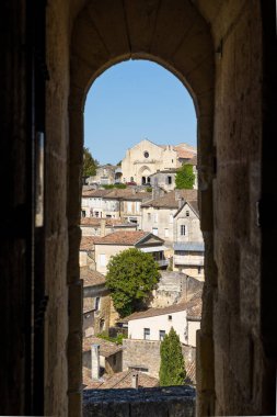 Saint-Emilion 'daki Cordeliers Manastırı' nın cephesi