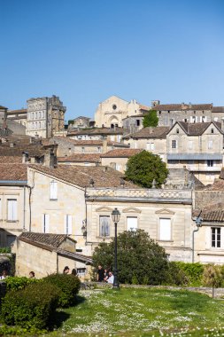 Saint-Emilion 'daki Cordeliers Manastırı' nın cephesi