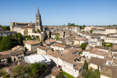 Saint-Emilion 'un Tour du Roy' un tepesinden görünüşü