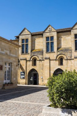 Saint-Emilion Turizm Bürosu, Saint-Emilion Kolej Kilisesi 'nde.