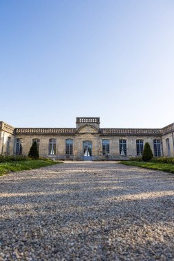 Bahçeden Bourg Kalesi 'nin manzarası