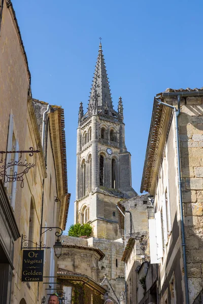 Kloktoren Van Monolithische Kerk Van Saint Emilion Uit Rue Petite — Stockfoto