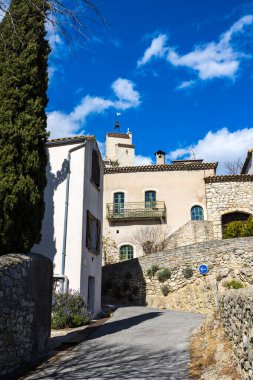 Saint-Jean-de-Cuculles Kilisesi manzarası