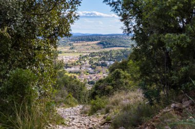 Bois de Leque 'den Matelles köyünün manzarası