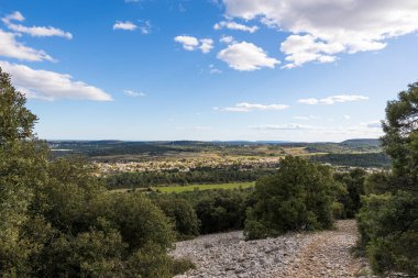 Bois de Leque 'den Matelles köyünün manzarası