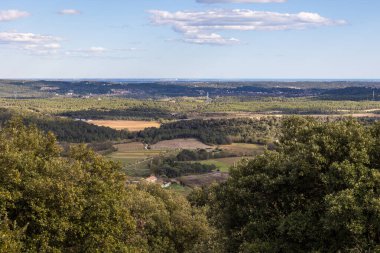 Les Matelles 'deki Bois de Leque' den denize Languedoc ovasına bakın.