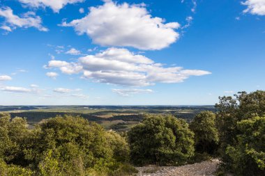 Les Matelles 'deki Bois de Leque' den denize Languedoc ovasına bakın.