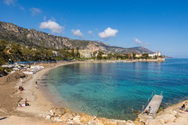Baie des Fourmis 'in berrak suları Beaulieu-sur-Mer' de