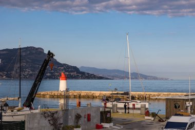 Günün sonunda Saint-Jean-Cap-Ferrat limanına giriş