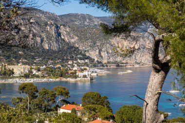 Saint-Jean-Cap-Ferrat tepelerinden Villa Kerylos ve Baie des Fourmis