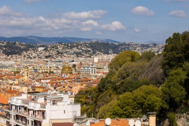 Eski güzel bölgenin ve Akdeniz 'in manzarası Castle Hill' in tepesinden