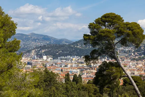 Nice 'in kuzey ve kuzeydoğu bölgelerinde kale tepesinden panorama.