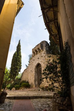 Monako 'nun tepelerindeki La Turbie Ortaçağ köyünde.