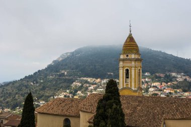 Augustus Kupası 'ndan La Turbie' deki Saint-Michel Kilisesi 'nin çan kulesi.