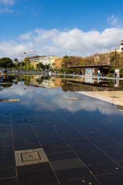 Nice 'deki gezinti güvertesinin su aynası.